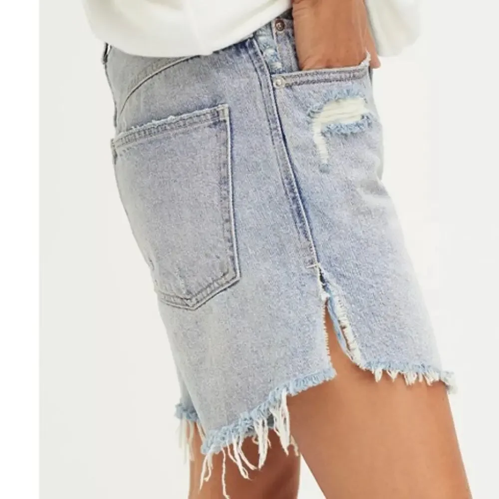Free people baggy tomboy distressed denim shorts size 25